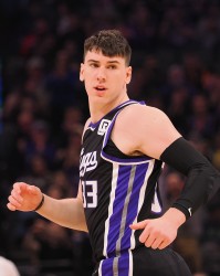 🥰佩总首功！美记：多队曾竞价拉拉维亚 佩林卡早早打电话敲定