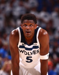 星空体育平台-😤训练不拍照！队记：爱德华兹在球馆关门苦练