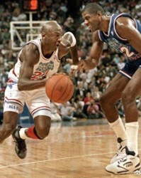 乔丹与后辈四大分卫交手时表现，科比曾在乔丹头上砍下55分