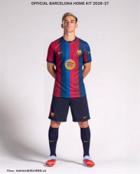 巴萨新赛季主场球衣曝光，设计致敬翻新后的诺坎普球场