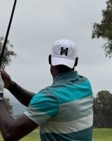 詹姆斯转发与友人打高尔夫组图 追梦和富保罗一同参与